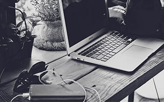 开云体育官网-法国力克巴萨，阿尔巴高光表现：足球盛宴背后的精彩瞬间