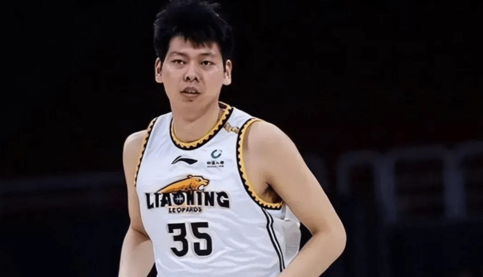 四川男篮现实艰难,士气低迷,掌声雷动 四川男篮现实艰难,士气低迷,掌声雷动