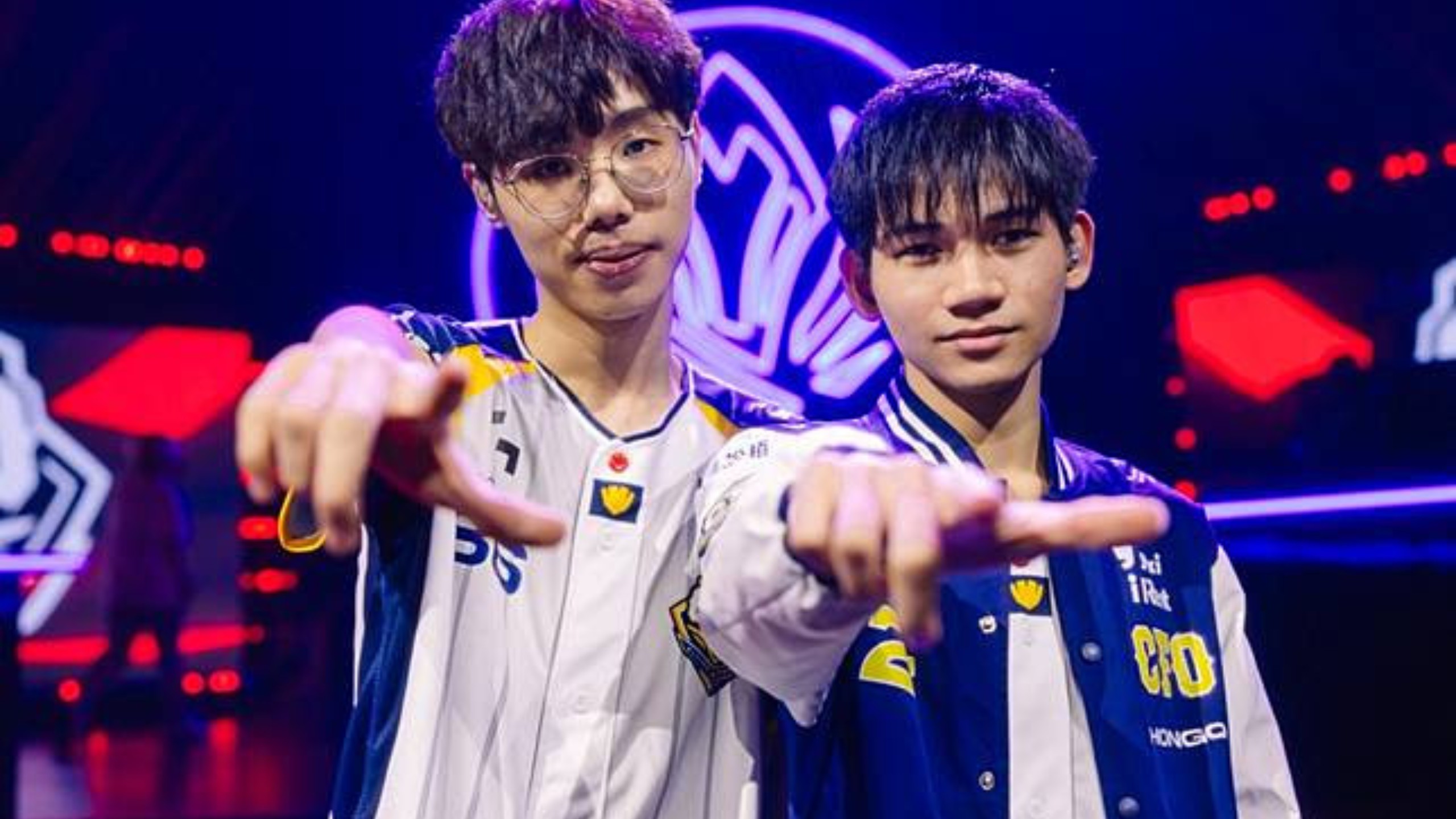 V5血洗DK,Xiaohu关键团战开团秒人鏖战多局全球总决赛,让粉丝疯狂欢呼 V5血洗DK,Xiaohu关键团战开团秒人鏖战多局全球总决赛,让粉丝疯狂欢呼