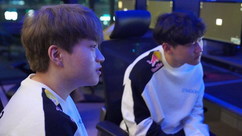 V5血洗DRX，CoreJJ开启传奇时刻峡谷大战淘汰赛，引爆全场热议的简单介绍