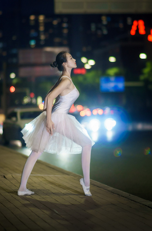 绿茵艺术家!阿拉巴个人能力完全展现,马赛强压奥地利