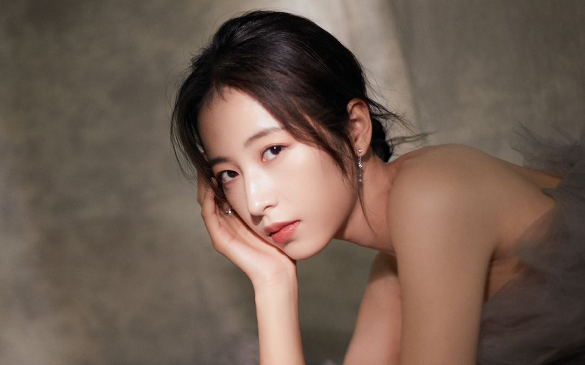 开云体育官网-战术风云，范戴克攻防转换的引擎作用与苏格兰防守锁死西班牙的奇迹